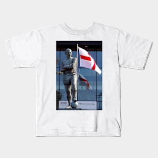 Bobby Moore Statue England Flag Wembley Stadium Kids T-Shirt